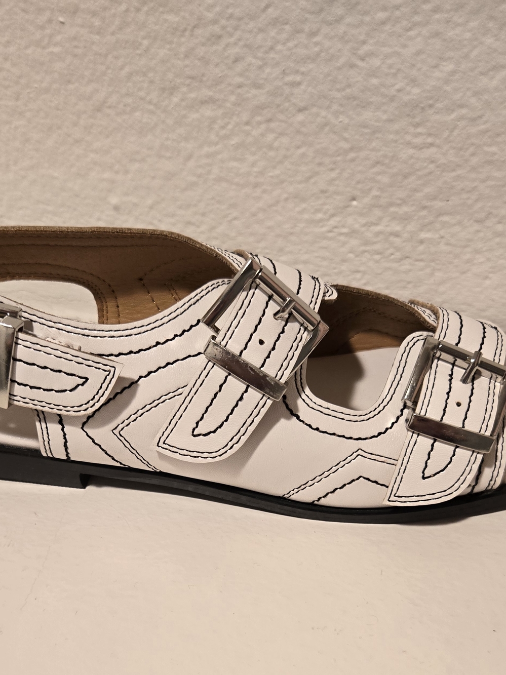 Coconuts By Matisse Contrast Stich Buckle Sandals - Picture 4 of 6